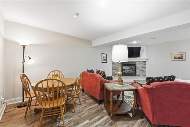1019 SW Coachlight Court, Lee's Summit, MO 64081
