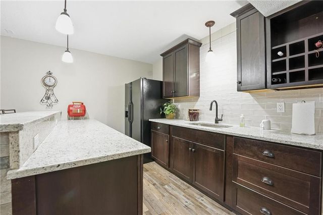1019 SW Coachlight Court, Lee's Summit, MO 64081