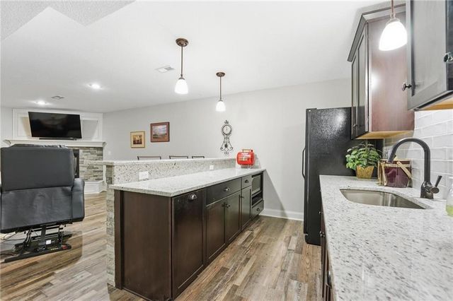 1019 SW Coachlight Court, Lee's Summit, MO 64081