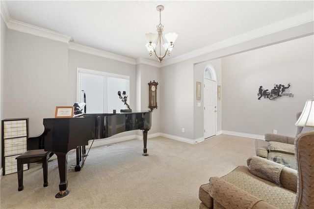 1019 SW Coachlight Court, Lee's Summit, MO 64081