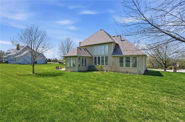 1019 SW Coachlight Court, Lee's Summit, MO 64081