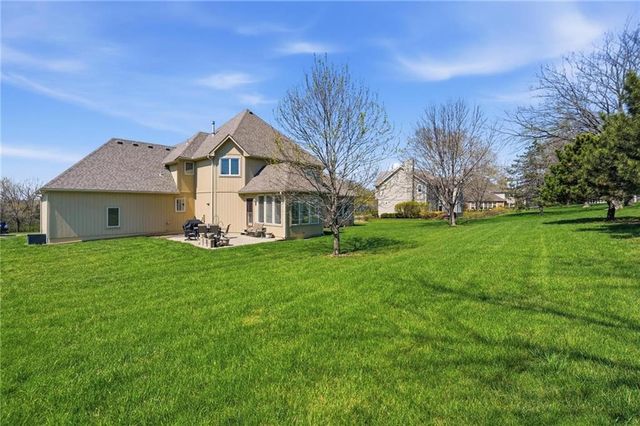 1019 SW Coachlight Court, Lee's Summit, MO 64081