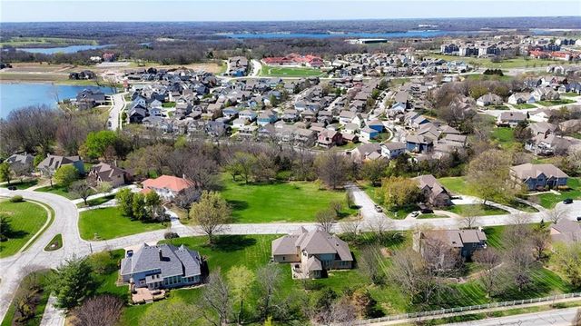1019 SW Coachlight Court, Lee's Summit, MO 64081