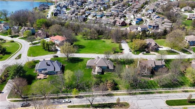 1019 SW Coachlight Court, Lee's Summit, MO 64081