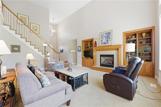 1019 SW Coachlight Court, Lee's Summit, MO 64081