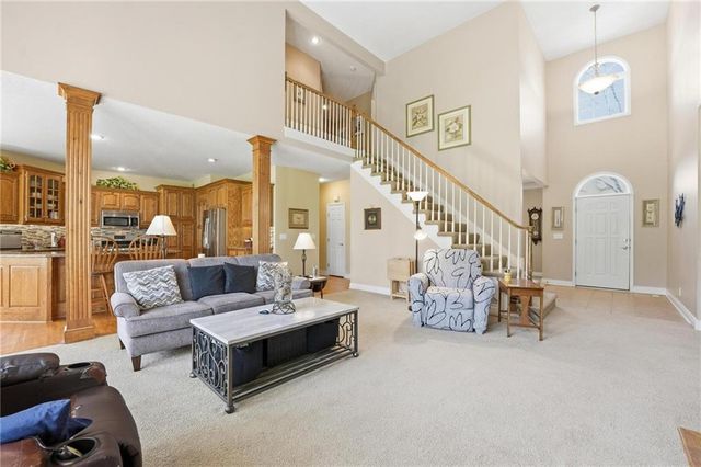 1019 SW Coachlight Court, Lee's Summit, MO 64081