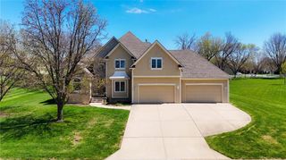 1019 SW Coachlight Court, Lee's Summit, MO 64081