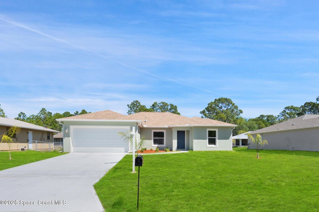 598 Harrisburg Street SW, Palm Bay, FL 32908