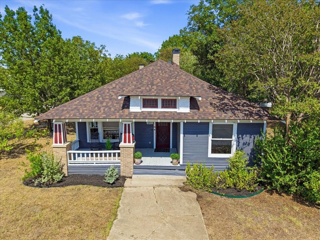 601 Oldham Street, Waxahachie, TX 75165
