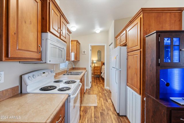 10960 N 67TH Avenue 122, Glendale, AZ 85304