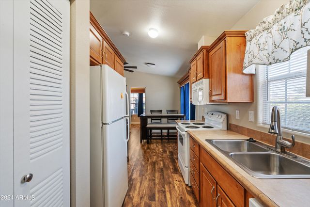 10960 N 67TH Avenue 122, Glendale, AZ 85304