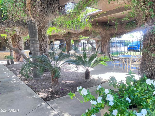10960 N 67TH Avenue 122, Glendale, AZ 85304