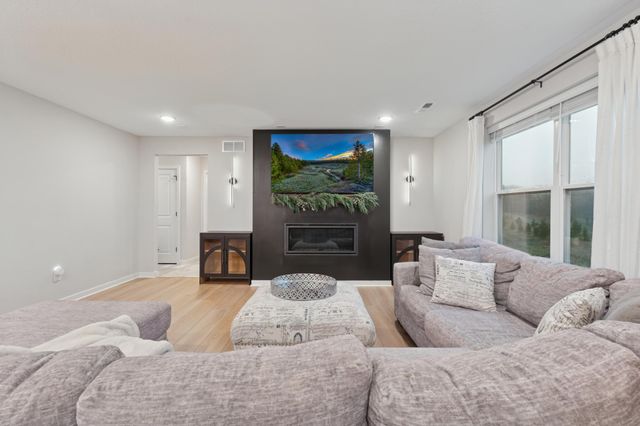 6219 Highland Hills Lane S, Cottage Grove, MN 55016