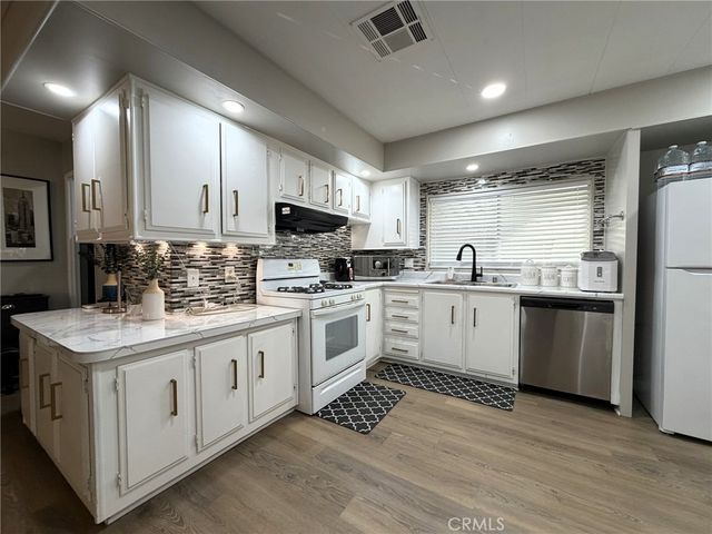 26082 Seaforthia Palm, Homeland, CA 92548