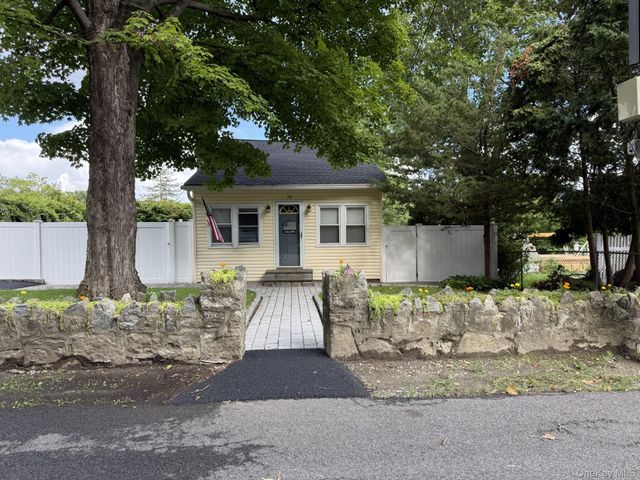 78 Argyle Street, Lake Peekskill, NY 10537