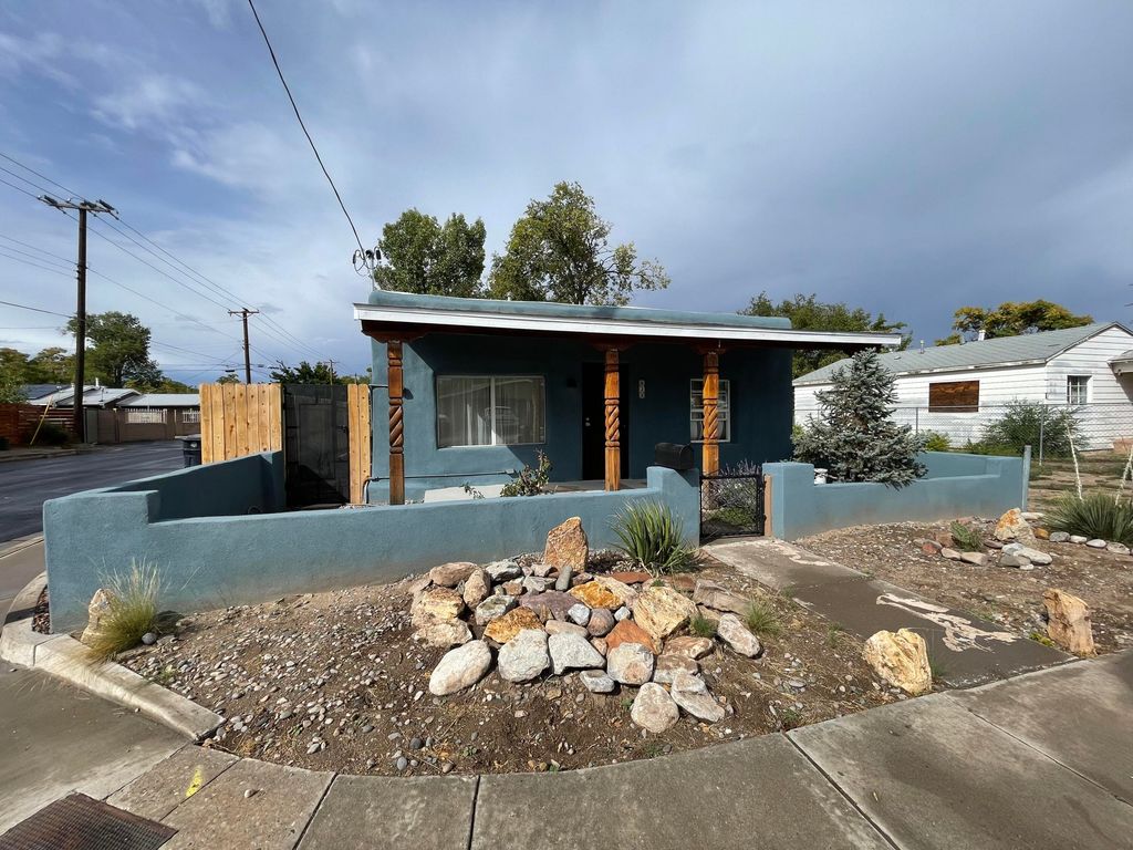 923 PACIFIC Avenue SW, Albuquerque, NM 87102