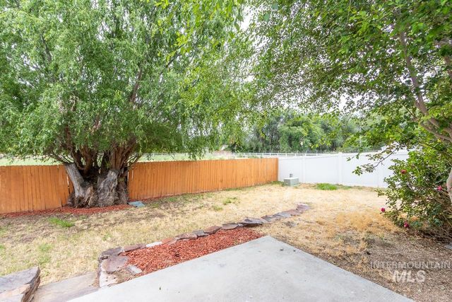 2605 Sunflower Drive, Nampa, ID 83686