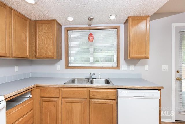 2605 Sunflower Drive, Nampa, ID 83686