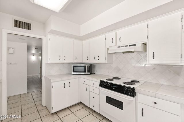 6839 E MONTECITO Avenue, Scottsdale, AZ 85251