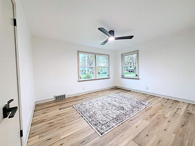 1936 N MASON STREET, Appleton, WI 54914