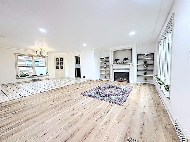 1936 N MASON STREET, Appleton, WI 54914