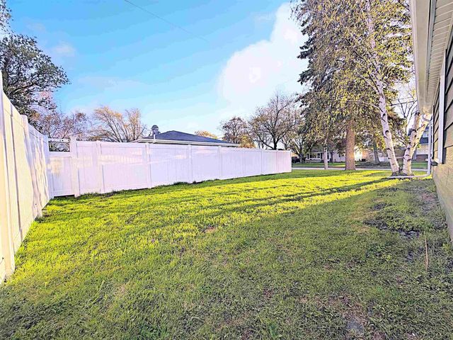 1936 N MASON STREET, Appleton, WI 54914