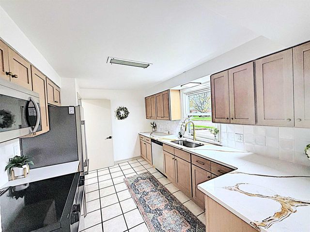 1936 N MASON STREET, Appleton, WI 54914