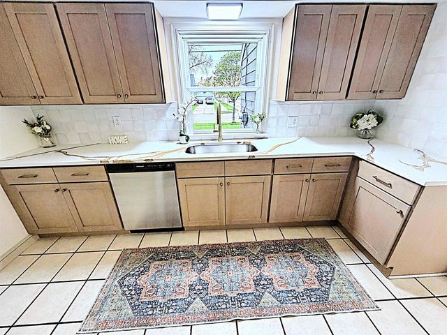 1936 N MASON STREET, Appleton, WI 54914