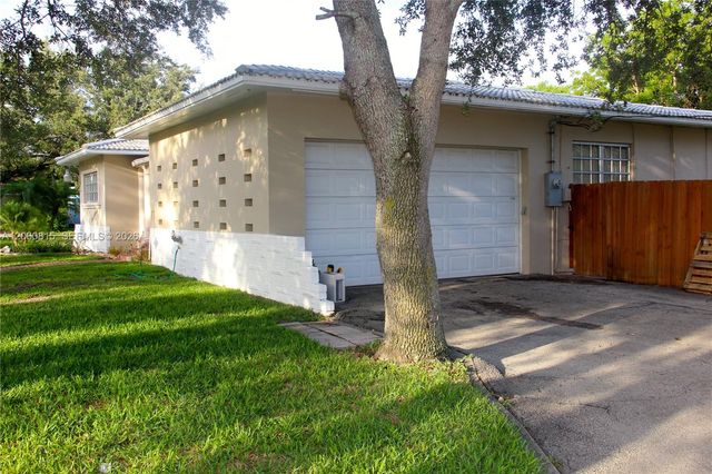 70 Hammond Drive, Miami Springs, FL 33166