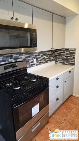 2290 S Palm Canyon Drive 114, Palm Springs, CA 92264