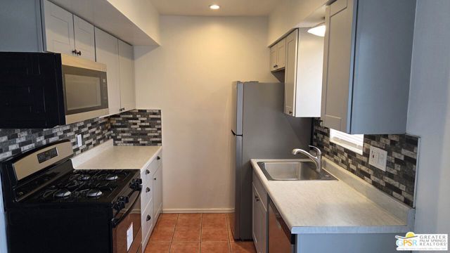 2290 S Palm Canyon Drive 114, Palm Springs, CA 92264