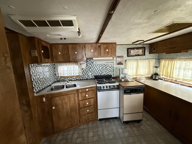 3800 W Bay #73&75 Rd, Loon Lake, WA 99148