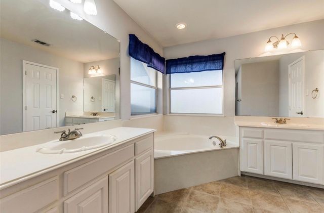 11068 Prairie Lakes Lane, Forney, TX 75126