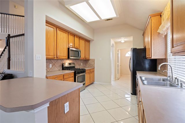 5011 Lakeside Court, Pasadena, TX 77504