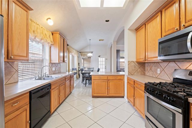 5011 Lakeside Court, Pasadena, TX 77504