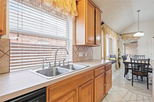 5011 Lakeside Court, Pasadena, TX 77504