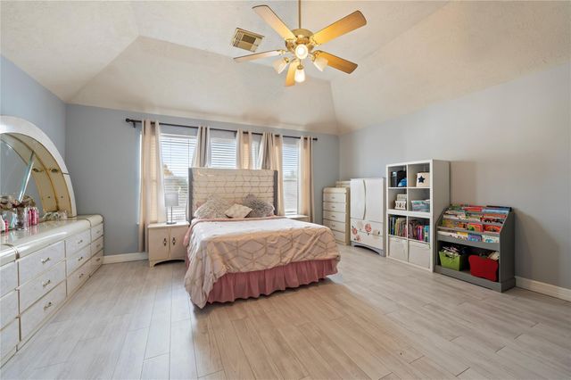 5011 Lakeside Court, Pasadena, TX 77504