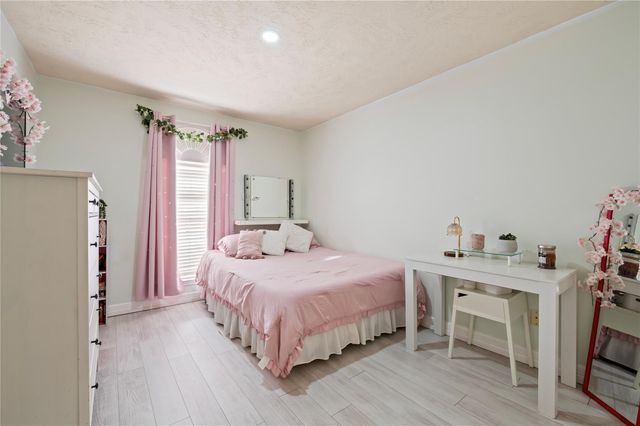 5011 Lakeside Court, Pasadena, TX 77504