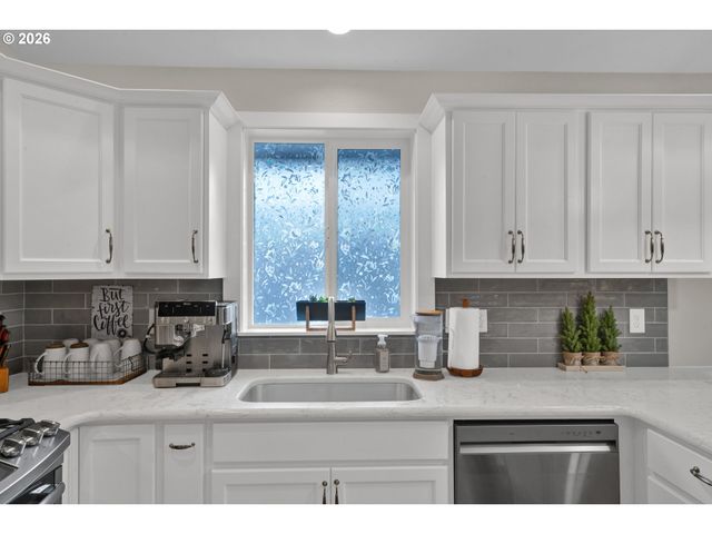 1810 Ne ALAMEDA Ave, Roseburg, OR 97470