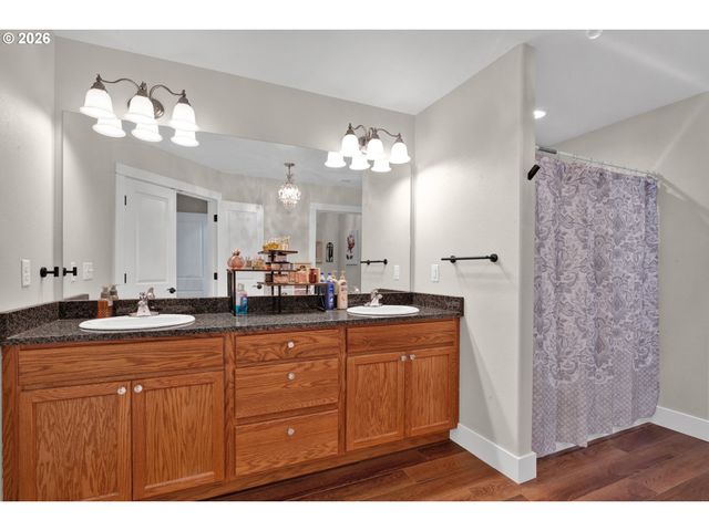 1810 Ne ALAMEDA Ave, Roseburg, OR 97470