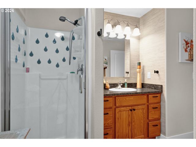 1810 Ne ALAMEDA Ave, Roseburg, OR 97470