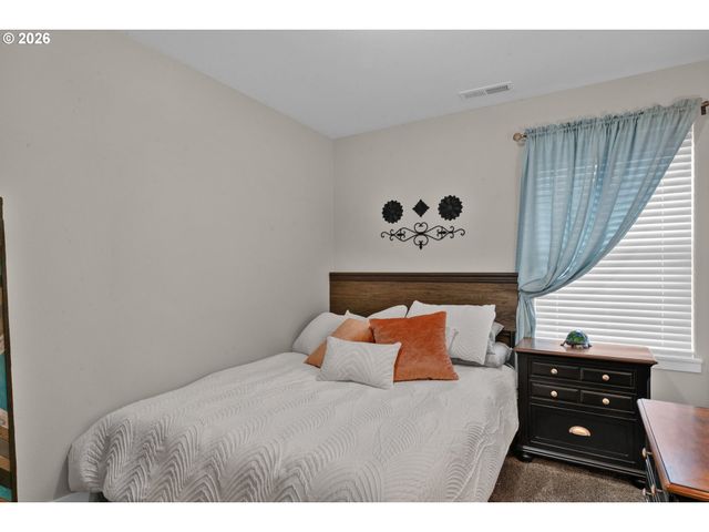 1810 Ne ALAMEDA Ave, Roseburg, OR 97470