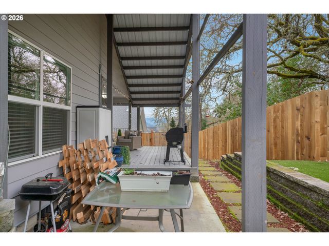 1810 Ne ALAMEDA Ave, Roseburg, OR 97470