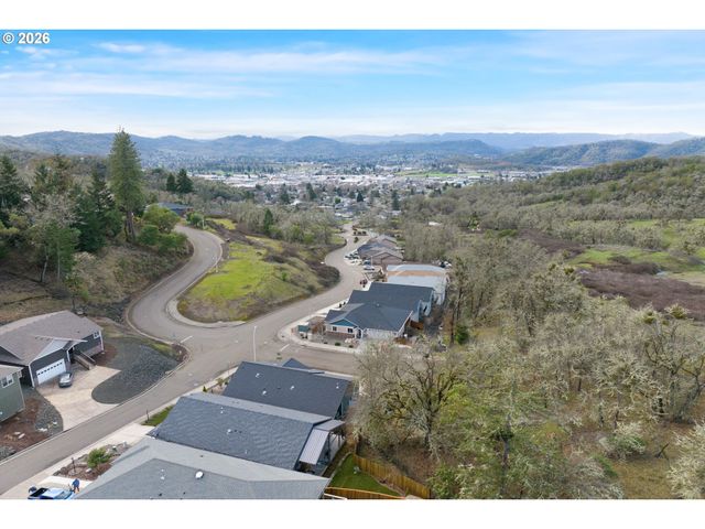 1810 Ne ALAMEDA Ave, Roseburg, OR 97470