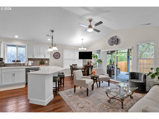 1810 Ne ALAMEDA Ave, Roseburg, OR 97470