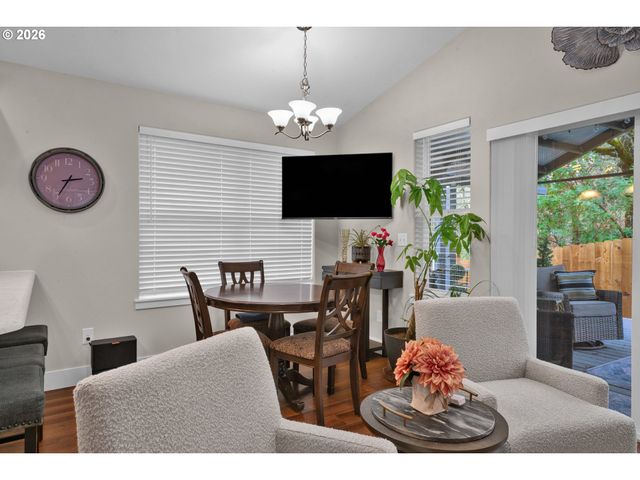 1810 Ne ALAMEDA Ave, Roseburg, OR 97470