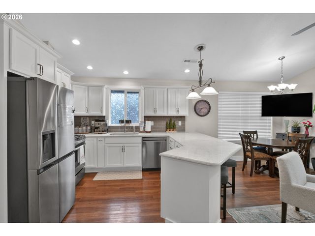 1810 Ne ALAMEDA Ave, Roseburg, OR 97470