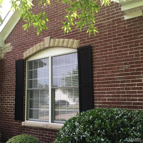 16 BAYSWATER Road, St Louis, MO 63128