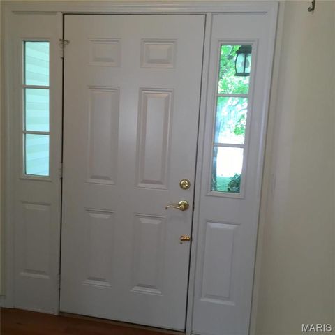 16 BAYSWATER Road, St Louis, MO 63128