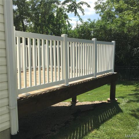 16 BAYSWATER Road, St Louis, MO 63128